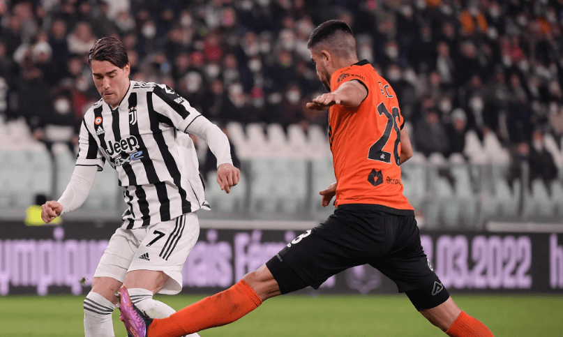 包含今夜意甲焦点战；纽约尼克斯外线爆发；话题不断；团队化学反应显著的词条