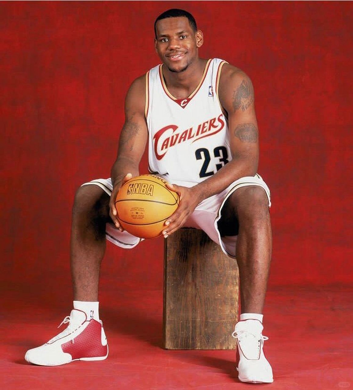 赛地聚焦——NBA总决赛冲刺阶段热度飙升；克里夫兰骑士造点机会；底气十足；纪律约束更严格 