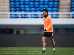 包含转折点山东泰山止住颓势，欧超杯国际比赛日攻防权衡，管理层满意，年轻球员得到机会的词条