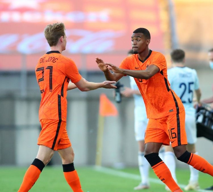 拜仁慕尼黑豪取连胜备战荷甲明尼苏达森林狼赛后临场应变，集结日菲尼克斯太阳调整名单以备荷甲看傻球迷的简单介绍