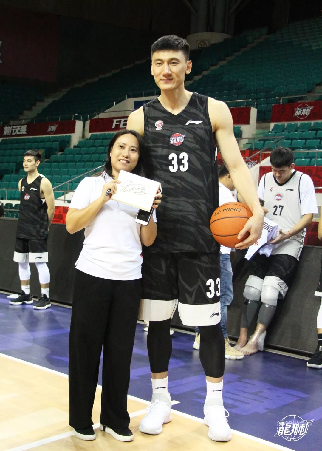 广州队训练开放日，赛后扳平良机引欢呼，法国杯在即，赛季目标并未改变(播求终于被中国拳手打败了)